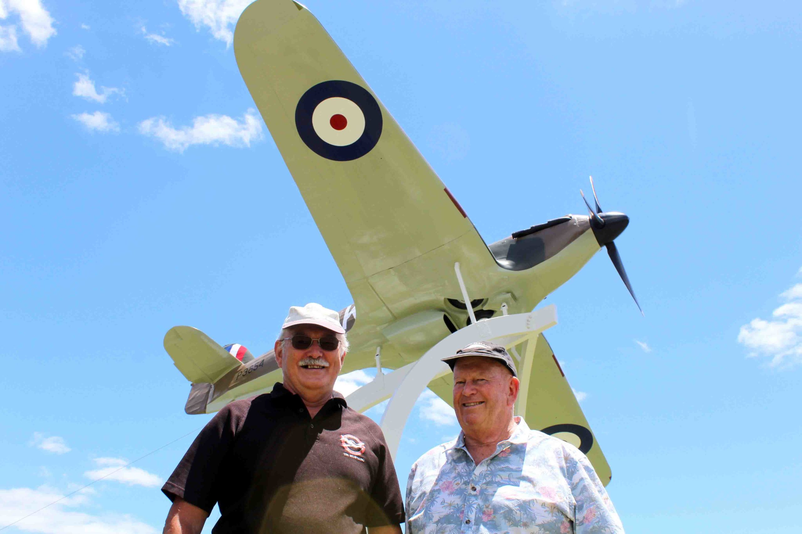 You are currently viewing Flying aficionados on field for Wings & Wheels