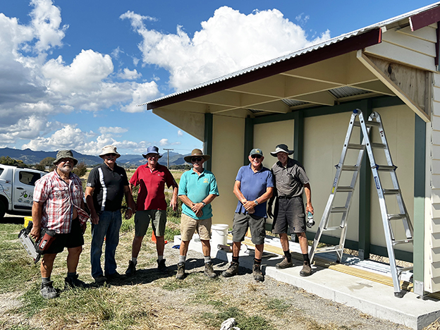 Read more about the article Rotary builds shelters for Rail Trail