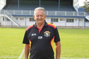Read more about the article VETERAN COACH WHISTLES IN YOUNG REFEREES