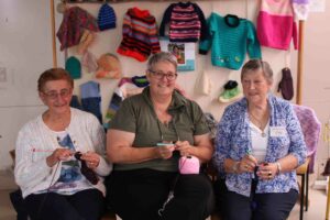Read more about the article GROUP KNITS FOR THOSE IN NEED