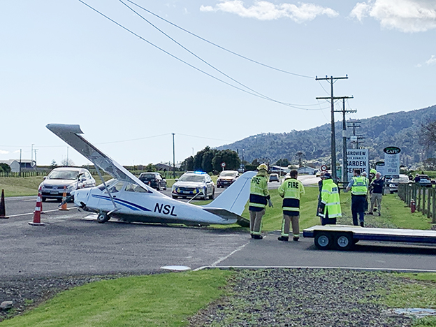 Read more about the article Light plane crashes in Thames