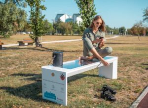Read more about the article Smart bench comes to Paeroa