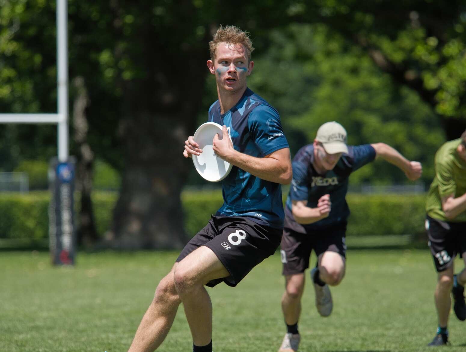 You are currently viewing Lewis flings to world frisbee championship