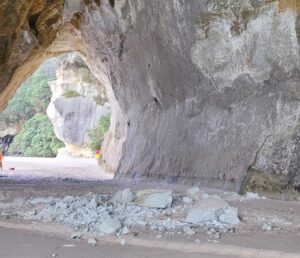 Read more about the article More rockfall from Cathedral Cove’s famous arch