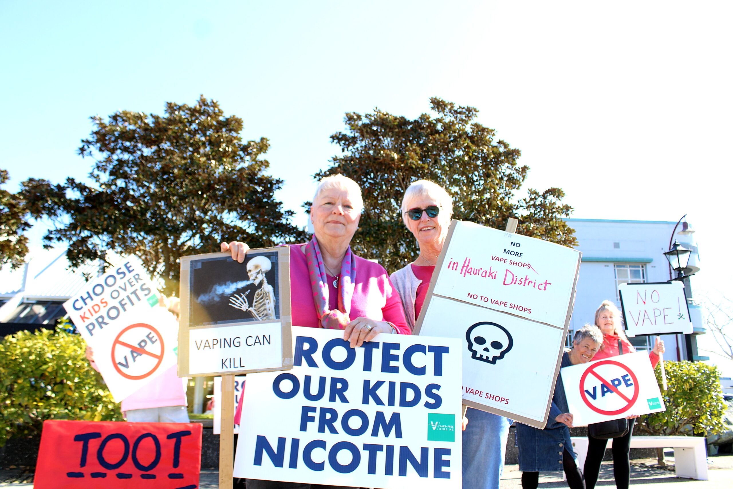 Vape-protest-Karen-and-Frances-scaled.jpg