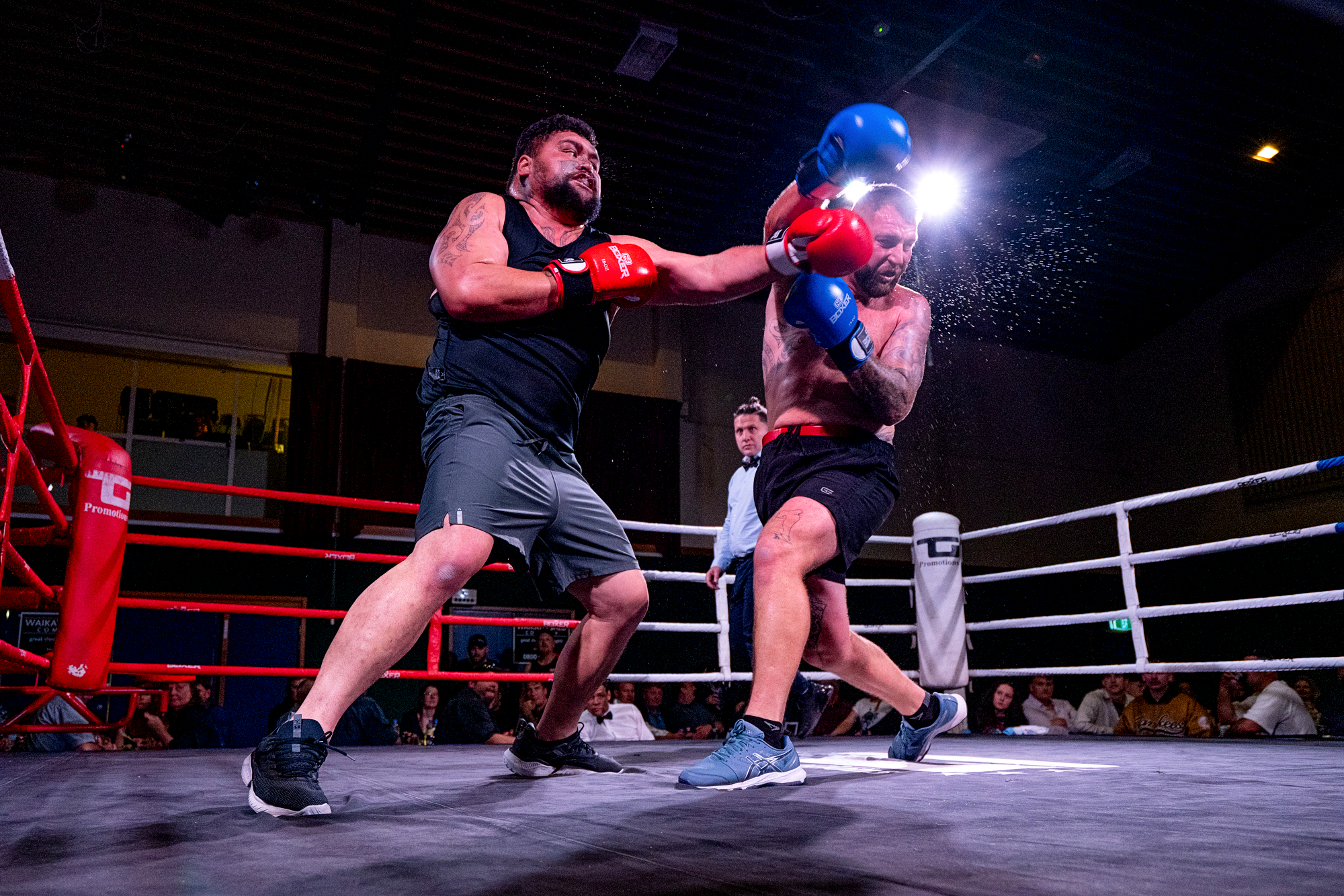 You are currently viewing Capacity crowd for Thames-Coro fight night