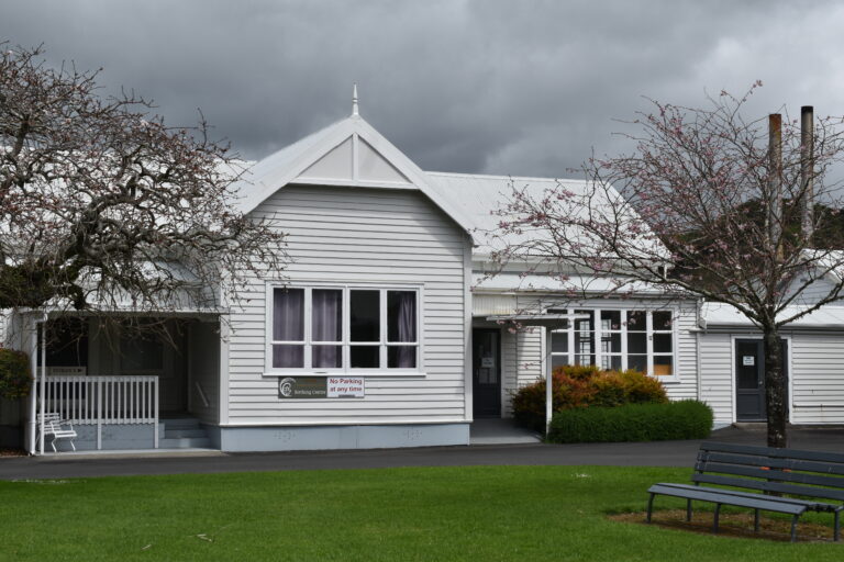 Read more about the article Waihī mothers ‘let down’ by birth centre closure