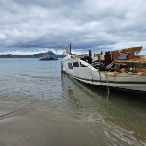 Read more about the article Sunken vessel successfully recovered – Mercury Bay