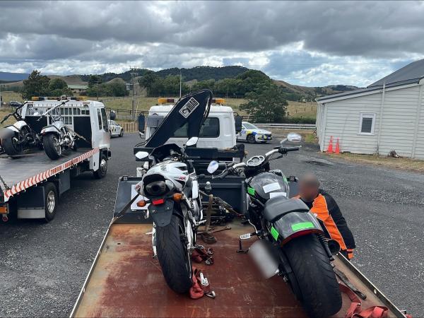 Read more about the article Multiple motorbikes seized following Paeroa gang tangi
