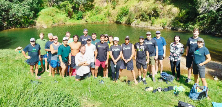 You are currently viewing Volunteers pitch in for Thames Coast kiwi