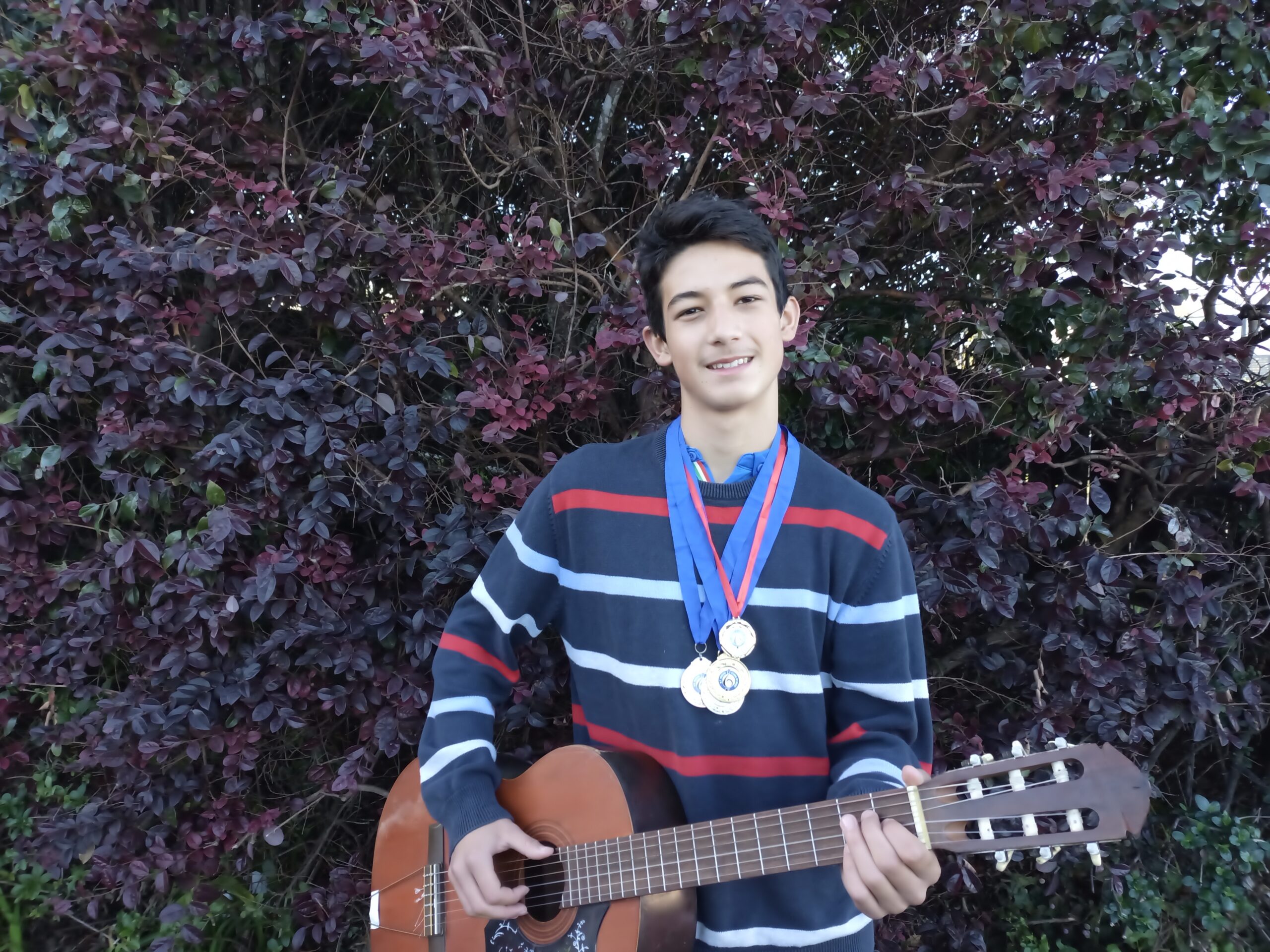 You are currently viewing Flamenco guitarist strums up success