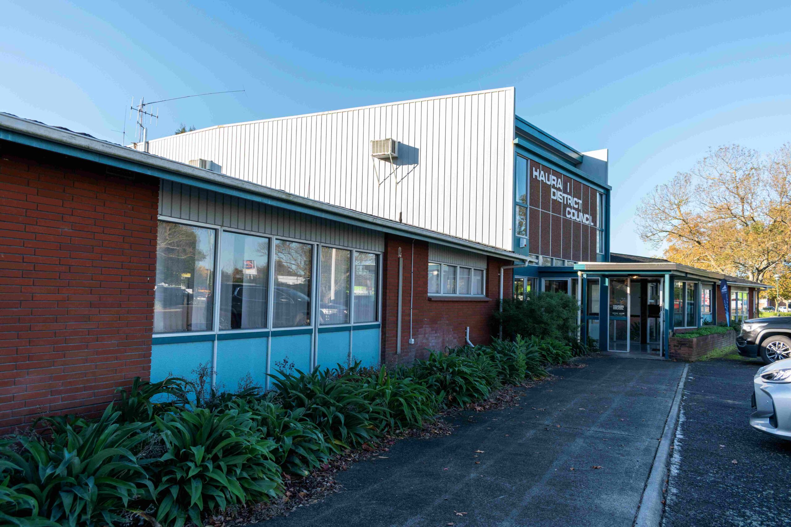 You are currently viewing Ngatea council building farewelled