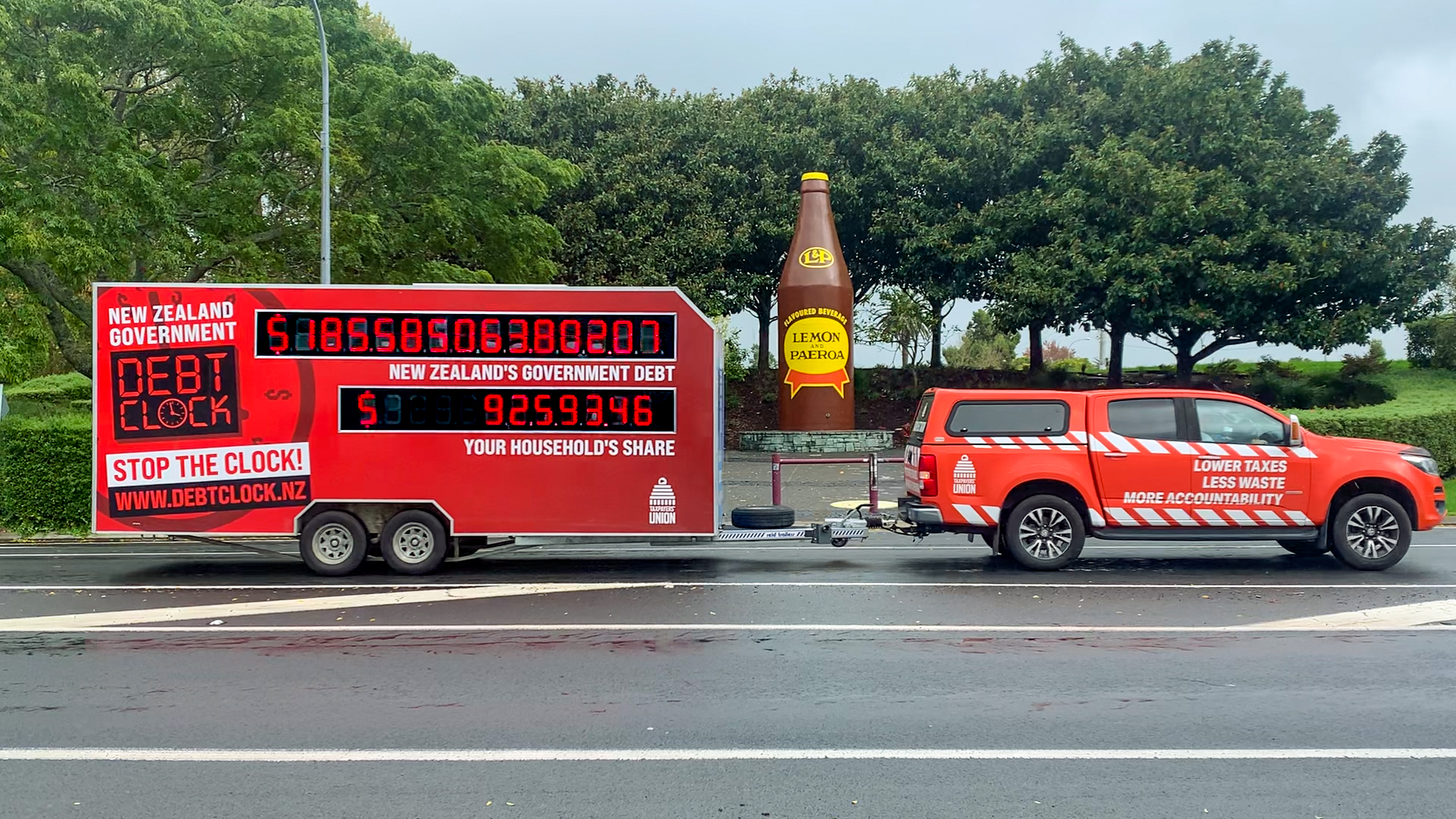 You are currently viewing Giant clock displays NZ debt
