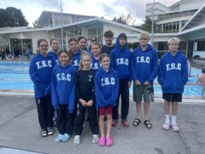 Read more about the article Thames swim stars make a splash