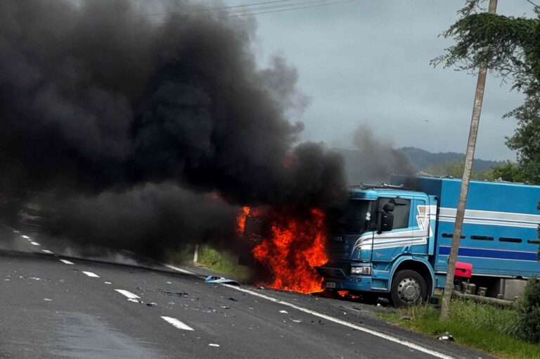 Read more about the article Crashes in Waitakaruru, Gorge