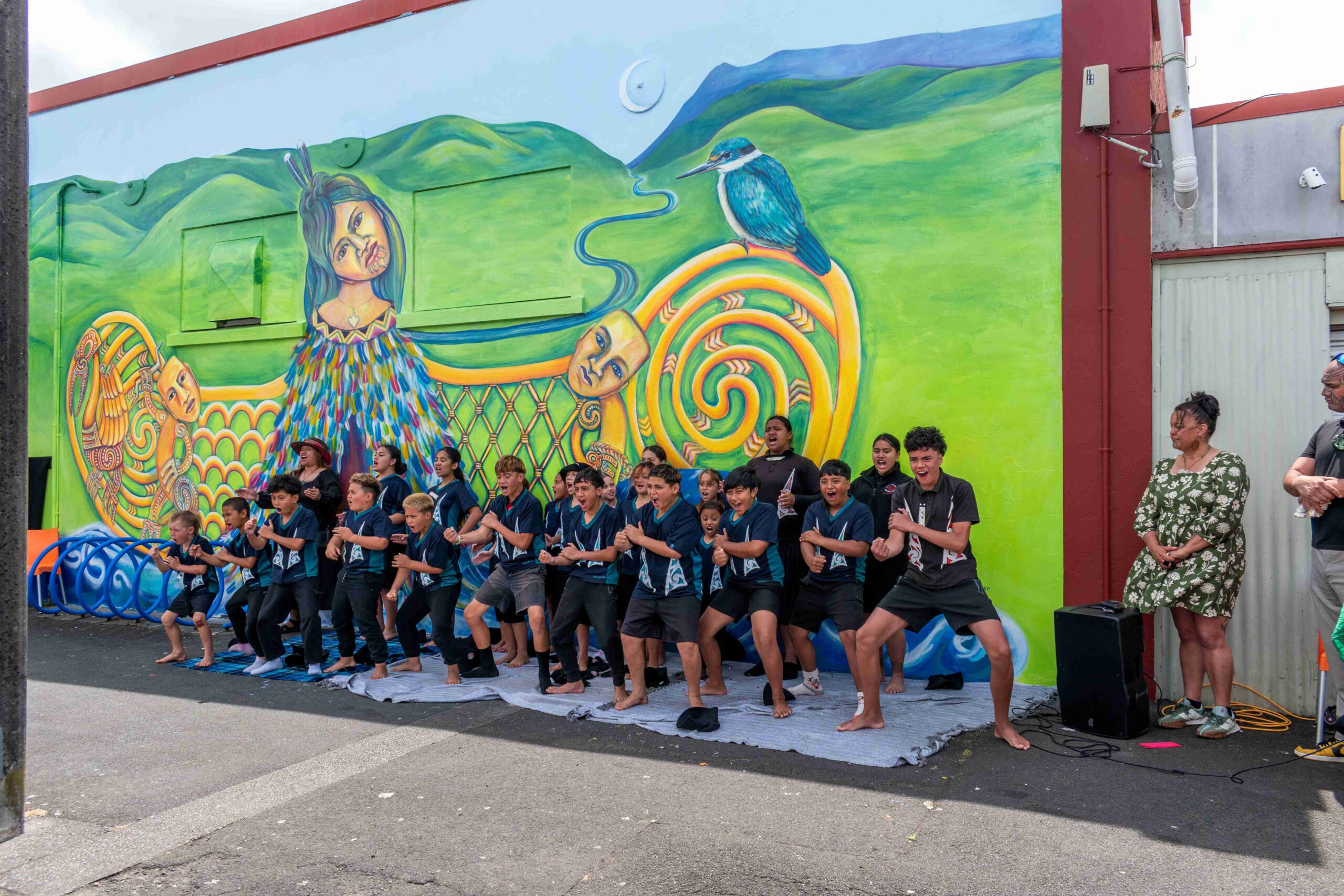 You are currently viewing New Paeroa mural tells tales of the land