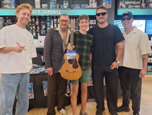 Read more about the article Matt serenades Six60