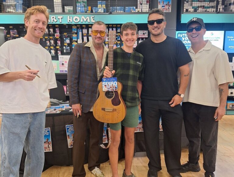 Read more about the article Matt serenades Six60