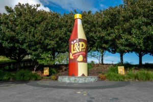 Read more about the article Fizzy makeover for iconic Paeroa bottle