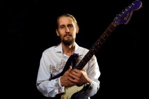 Read more about the article Coro artist releases guitar-driven album