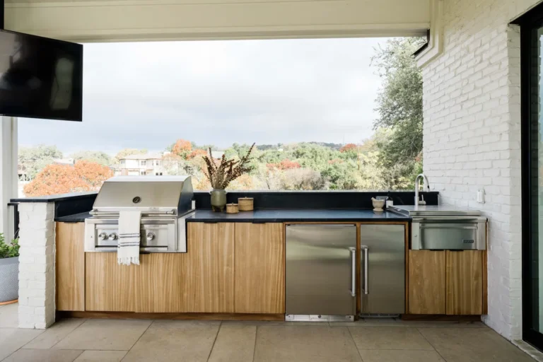 Read more about the article Extend your living space with an outdoor kitchen by Baker Joinery